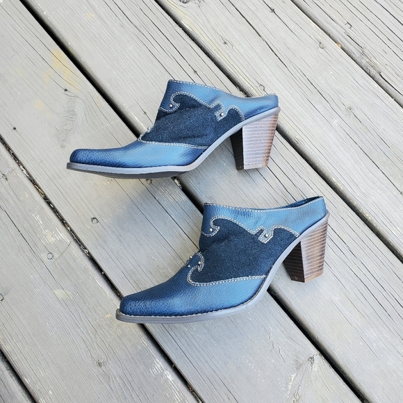 Vintage 70s Western Boho Blue Leather and Suede Heeled Cowgirl Slip-on Mules 8 - Picture 3 of 9